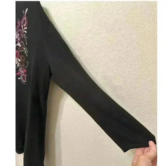 CJ Banks Womens Cardigan Sz 1x Black Floral Embroidered Assymetrical‎ Lagenlook - Picture 3 of 9